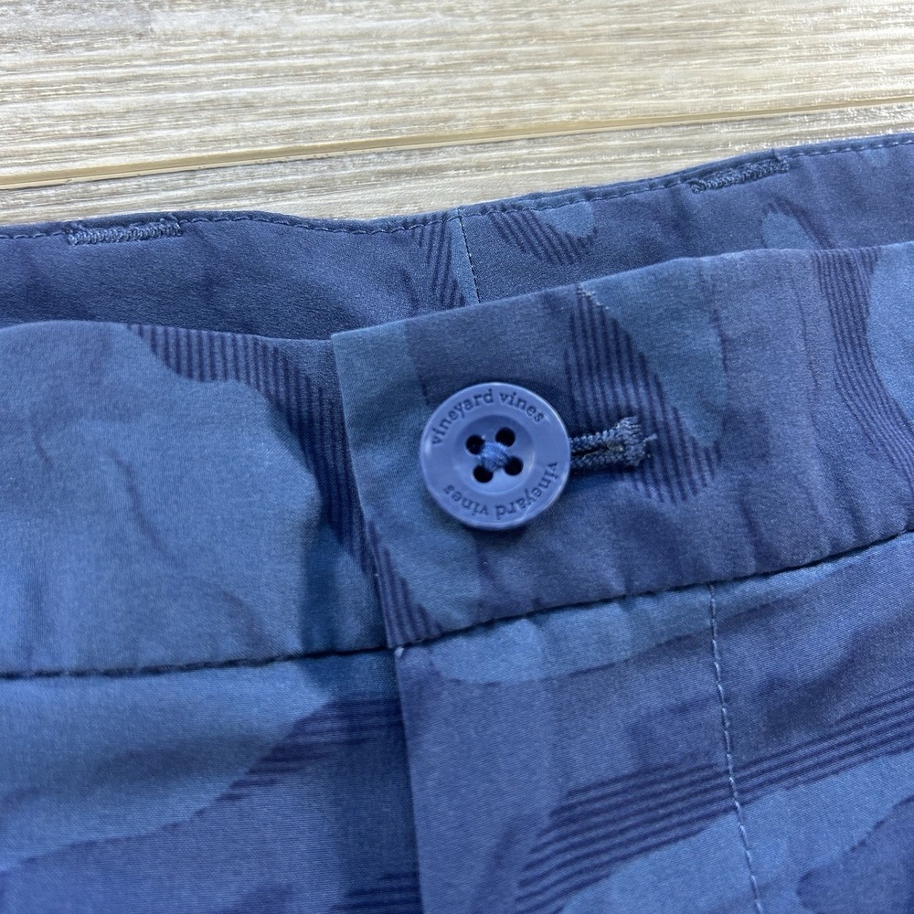 Vineyard Vines Size 35 Performance Breaker Blue Camo 7.5" Short Golf - Picture 2 of 10